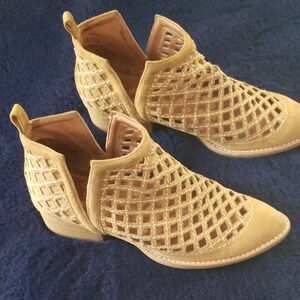 Jeffrey Campell Womans Booties